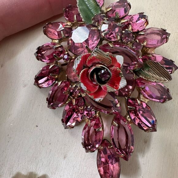Vintage 60s Incredible Pink Rhinestone Victorian Rose Set Brooch And Earrings - Picture 5 of 10